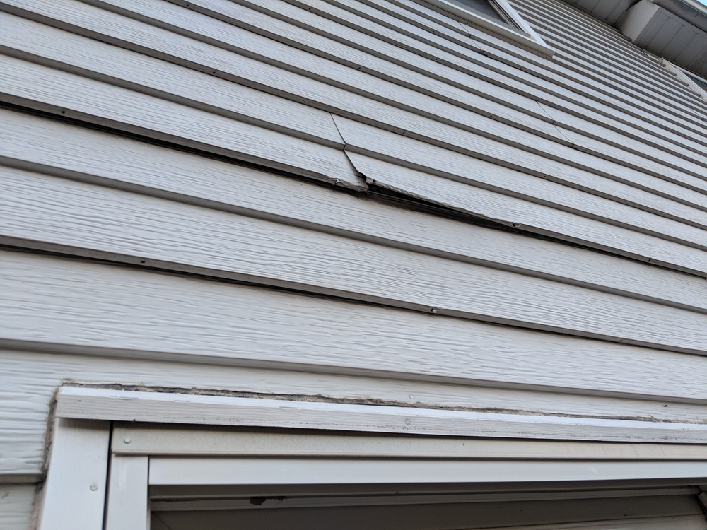 home siding splitting